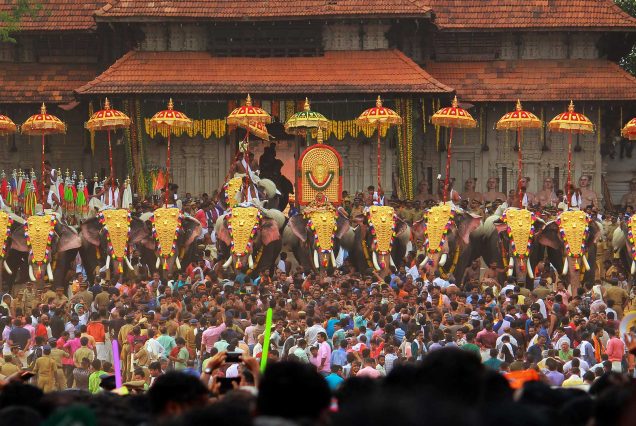 Thrissur, Munnar, Alleppey, Cochin 5 Days Tour Package
